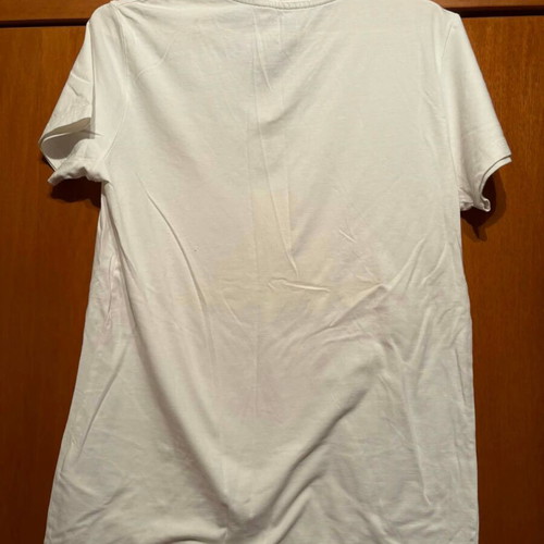 Men's short-sleeve white t-shirt like new, size M with yellow mark