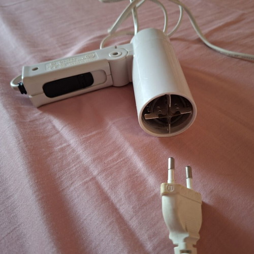Travel hairdryer like new, dual voltage 230/115V