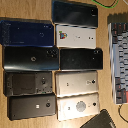 Mobile phones for parts used, unlocked, broken screens and batteries