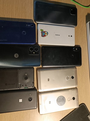 Mobile phones for parts used, unlocked, broken screens and batteries