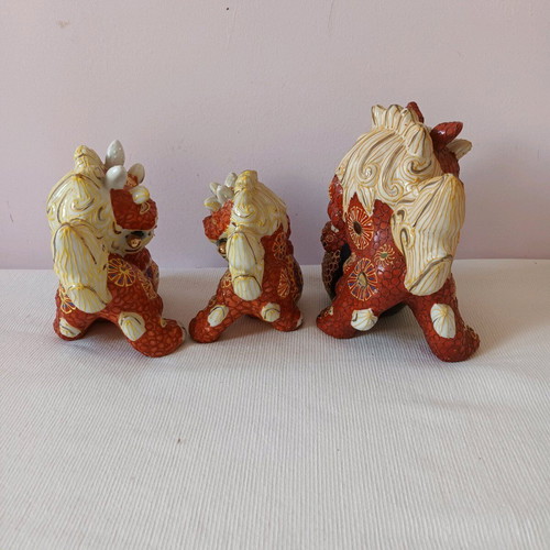 Chinese guardian lions (foo dogs) like new, porcelain set of 3