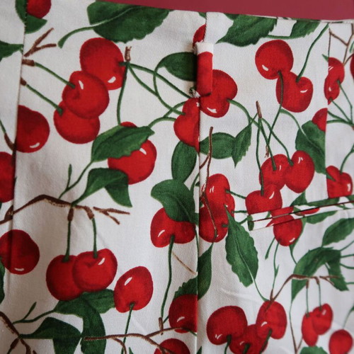 Zara cherry print shorts XS new, white and red