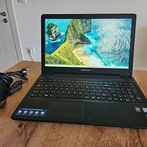 Medion Erazer P6661 laptop 15.6" Intel i5 16GB RAM GTX 950M SSD + 1TB HDD