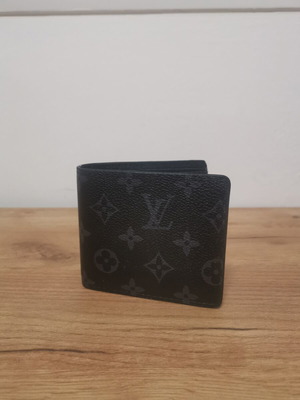 LV πορτοφόλι μαύρο με μοτίβο monogram και δερμάτινες λεπτομέρειες
