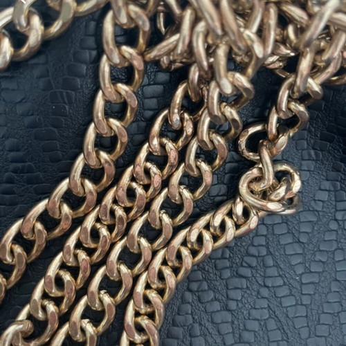 Black shoulder bag like new with chain