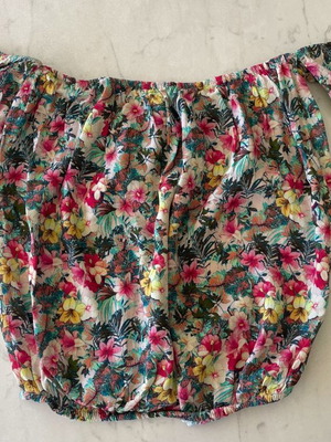 Off-shoulder blouse with flowers like new, Bershka, size S