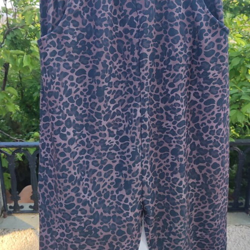 Animal print skirt new, one size with elastic waist and slit