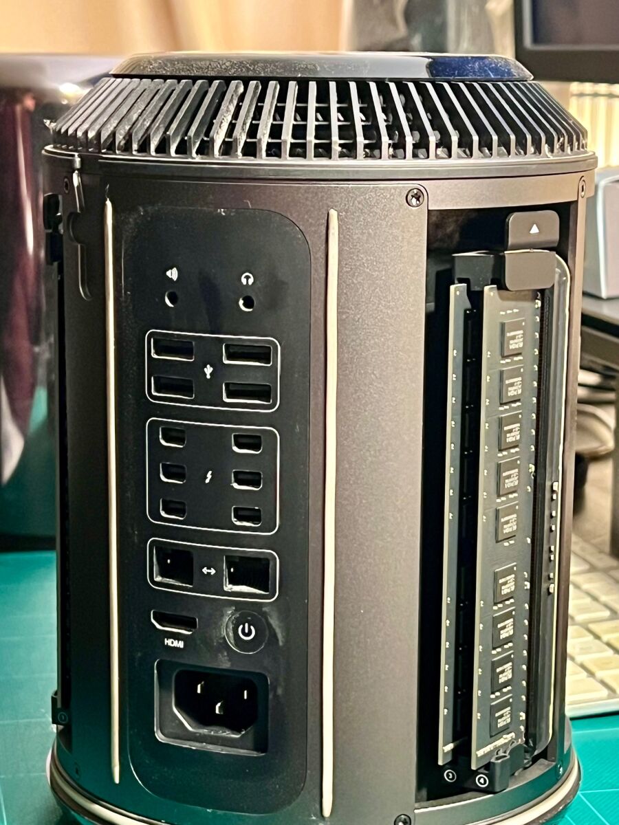 Mac Pro 2013 3.5GHz 6-Core σαν… - € 660,00 - Vendora.gr Mac Pro 2013 3.5GHz 6-Core σαν… - € 660,00 - Vendora.gr