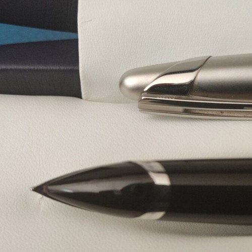 Waterman EDSON Diamond Black fountain pen with gold nib like new collectible