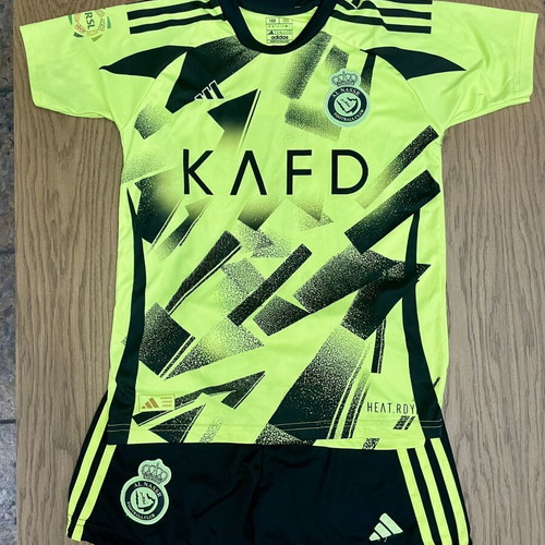 Ronaldo kids football kit, age 10 (size 152)