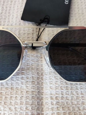 Solo-Solis NDL8052 sunglasses new with gold finish and black lenses