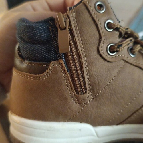 Junior brown flat boot like new, size 30