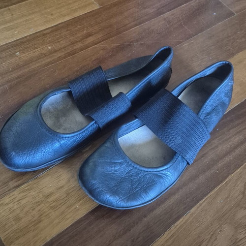 Camper black ballerinas like new, size 39