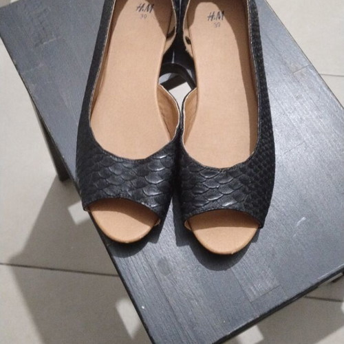H&M black women's ballerina shoes, size 39