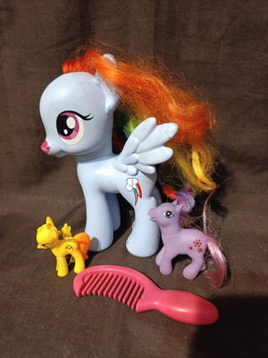 Rainbow Dash 2013 figure used My Little Pony Hasbro with extras
