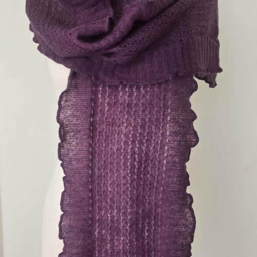 Wool scarf used, burgundy, length 1.90m