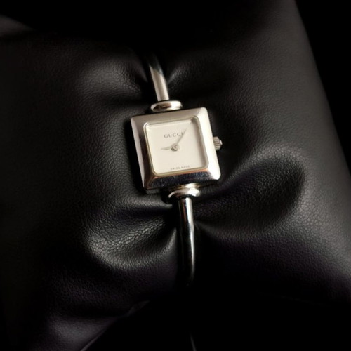 Gucci wristwatch new women's silver with box