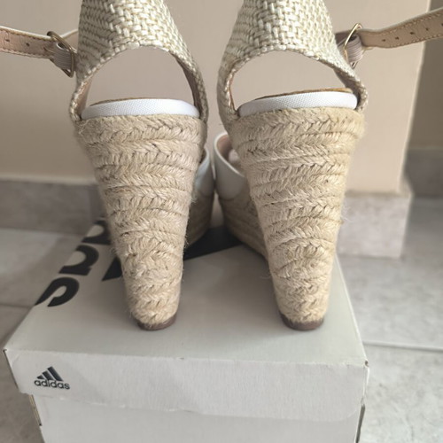 White platform sandals like new, size 37