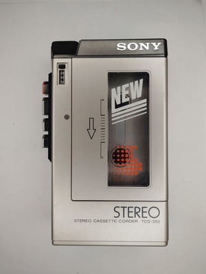 Sony TCS-350 cassette Walkman used, slow motion playback, 1983