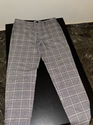 Bershka skinny cropped pants size 40, lightly used