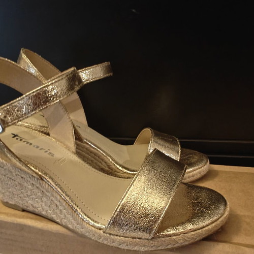 Tamaris sandals size 36, like new, gold color