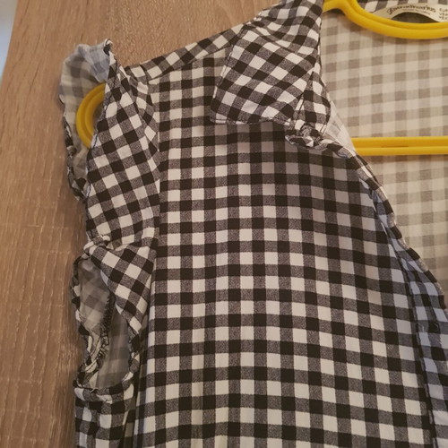 Stradivarius dress used, size M, black and white, with ruffles and buttons