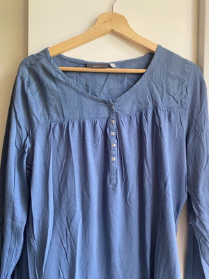 Yessica women's blouse like new, blue, size L