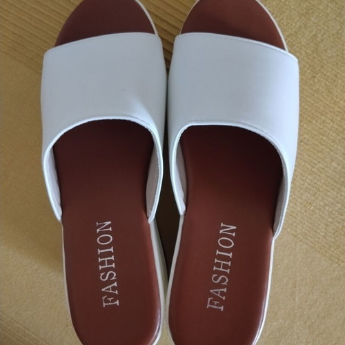 Slip-on platform sandals like new, size 39, white with brown insole