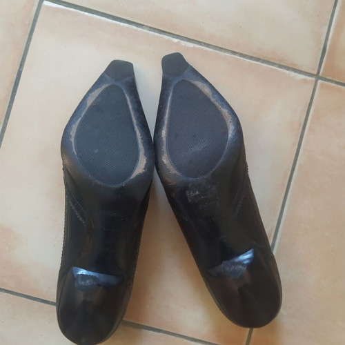 Logan black pumps size 39 used with minor defects