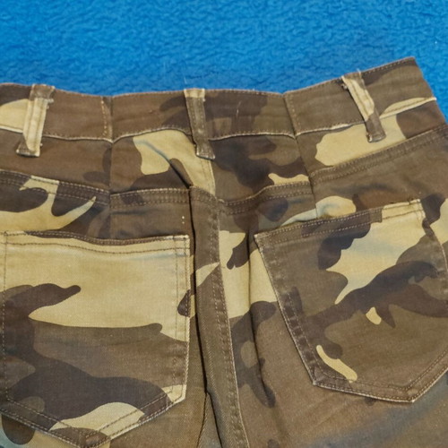 Camouflage pants like new with knee openings and elastic fabric