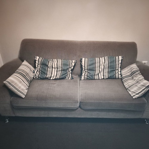 Two-seater sofa used, 193 cm length, 83 cm depth, 87 cm height