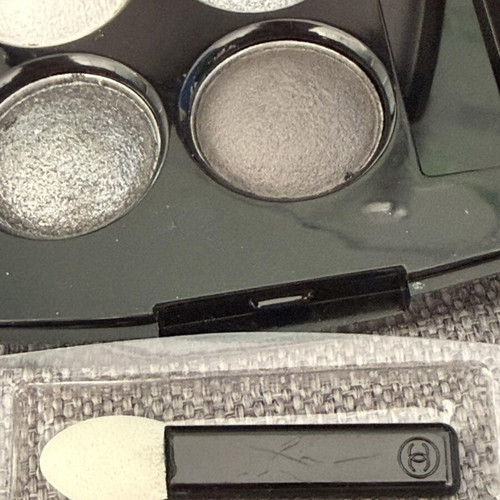 Chanel eyeshadow palette 301 new with compact and velvet case