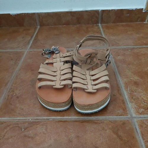 Esiot beige sandals size 37 like new