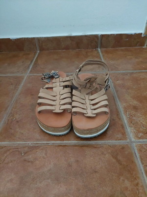 Esiot beige sandals size 37 like new