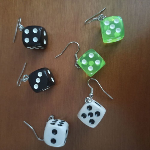 Dice earrings set like new