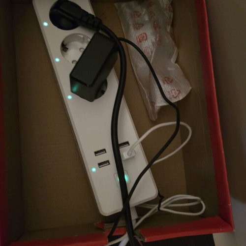 Meross smart power strip with 3 sockets and 4 USB ports like new