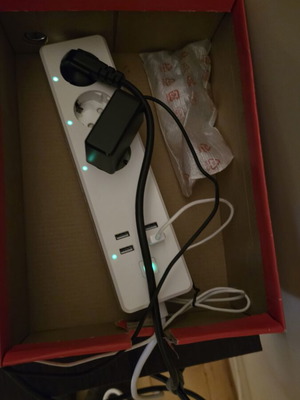 Meross smart power strip with 3 sockets and 4 USB ports like new