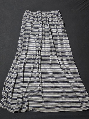 Women's casual striped grey maxi skirt with pockets