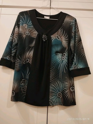 Jenny Fashion women's blouse like new, colorful with trois quard sleeve