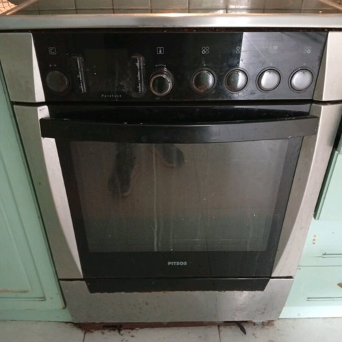 Kitchen and extractor fan refurbished, fully functional