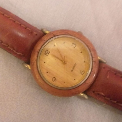 Unisex vintage wristwatch with wooden case like new