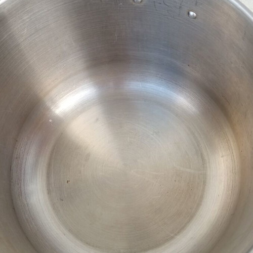 Pressure cooker 10 liters used, missing one handle