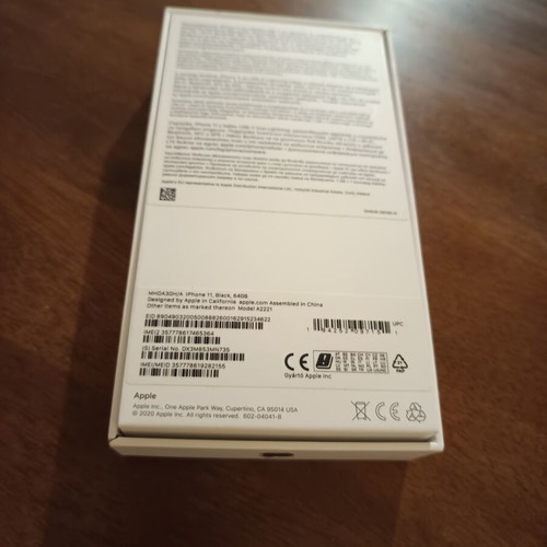 iPhone 11 64 GB like new with charger and case