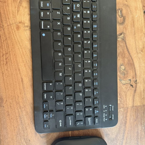 TCL Tab10 S tablet like new with wireless keyboard and mouse