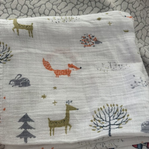 Muslin baby wraps like new, pack of 4 with fleece teddy bear