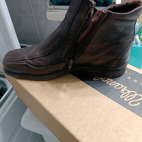 Softies men's leather brown ankle boots size 42 like new