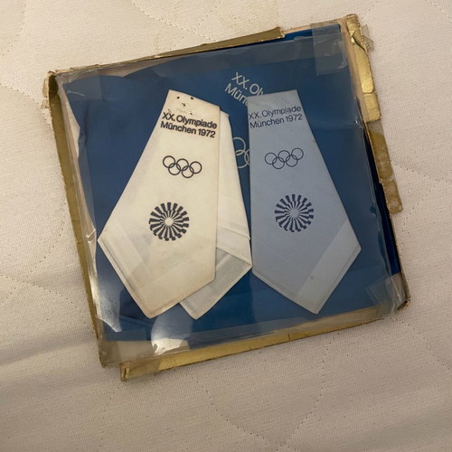 Paralympic Athens 2011 T-shirt size S, 2 Wilson tennis balls Athens 2004, Munich 1972 scarves