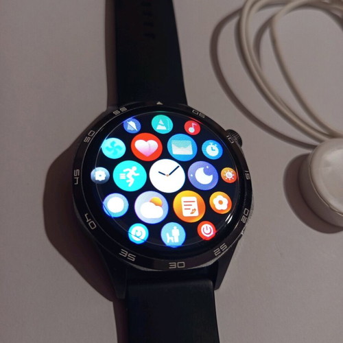 Smart watch like new with many functions and screen protector