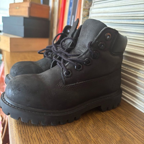 Timberland kids boots size 26 like new