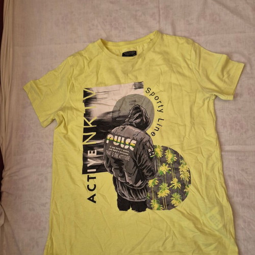 Nukutavake T-shirt designed in Spain size 14 like new, yellow
